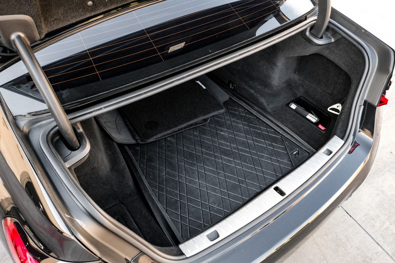BMW M760i xDrive Vehicle Main Gallery Image 47