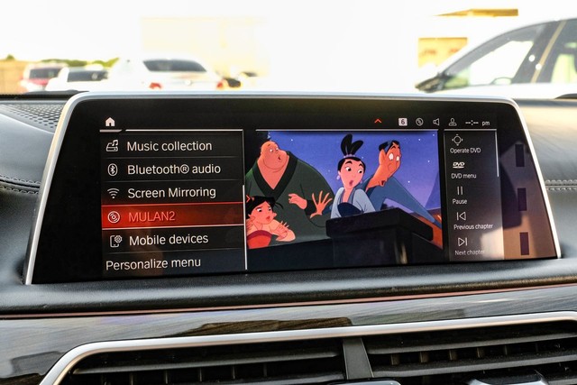 BMW M760i xDrive Vehicle Main Gallery Image 27
