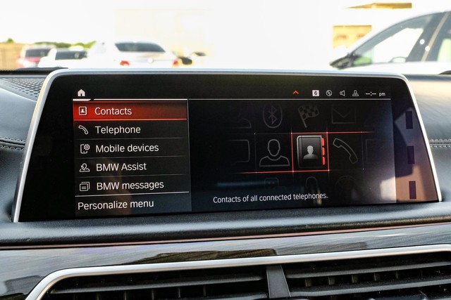 BMW M760i xDrive Vehicle Main Gallery Image 28