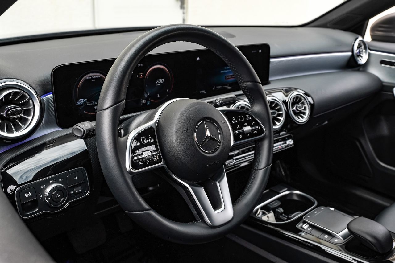 Mercedes-Benz A-Class Vehicle Main Gallery Image 16