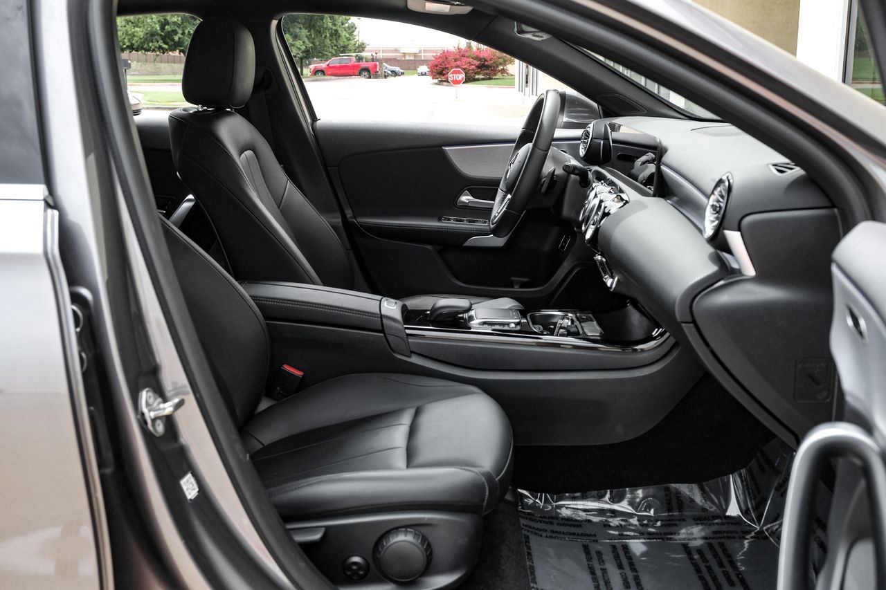 Mercedes-Benz A-Class Vehicle Main Gallery Image 29