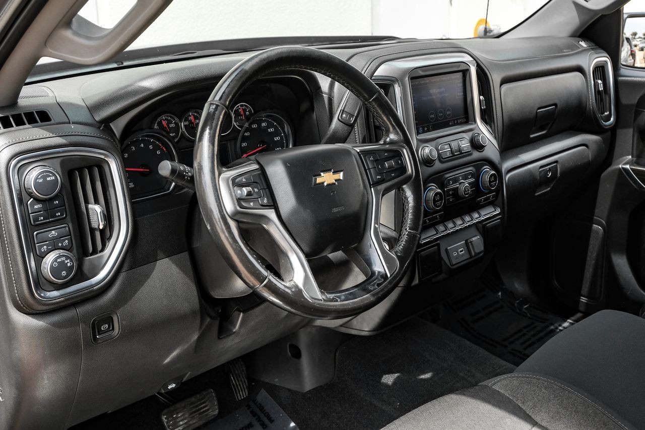 Chevrolet Silverado 1500 Vehicle Main Gallery Image 03