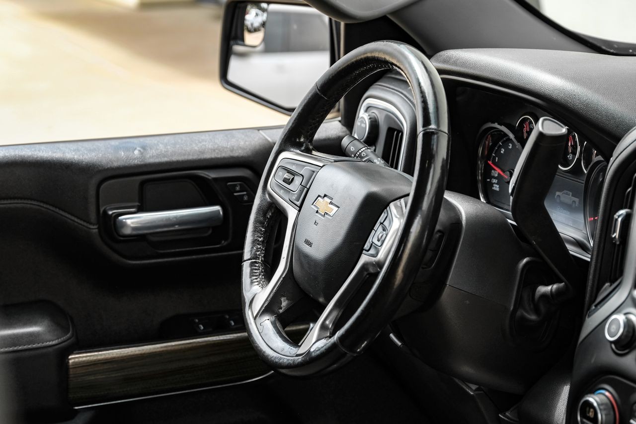 Chevrolet Silverado 1500 Vehicle Main Gallery Image 13