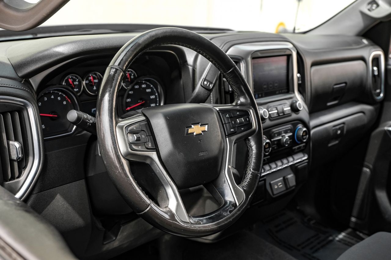 Chevrolet Silverado 1500 Vehicle Main Gallery Image 15