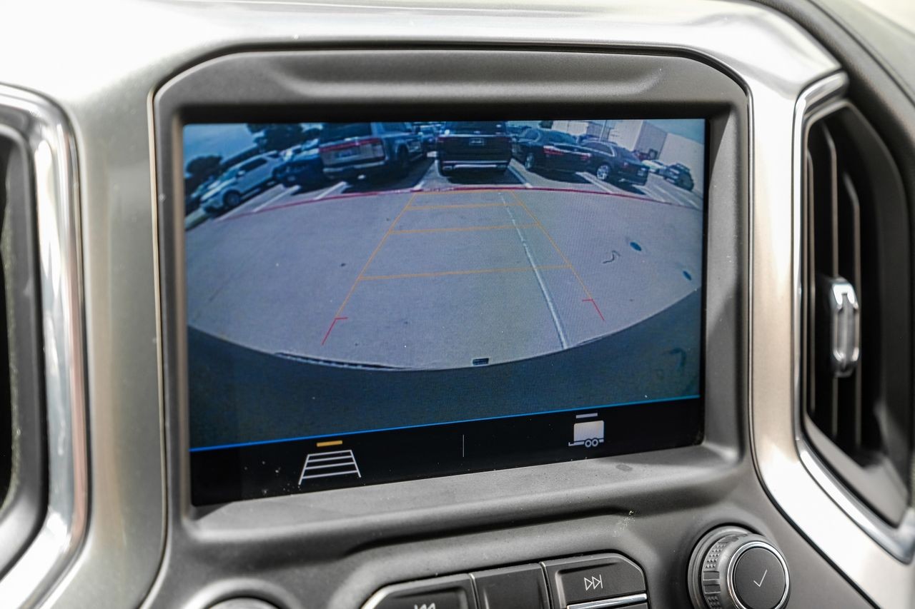 Chevrolet Silverado 1500 Vehicle Main Gallery Image 21