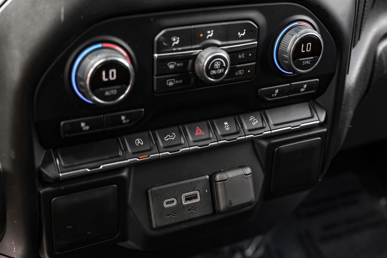 Chevrolet Silverado 1500 Vehicle Main Gallery Image 24