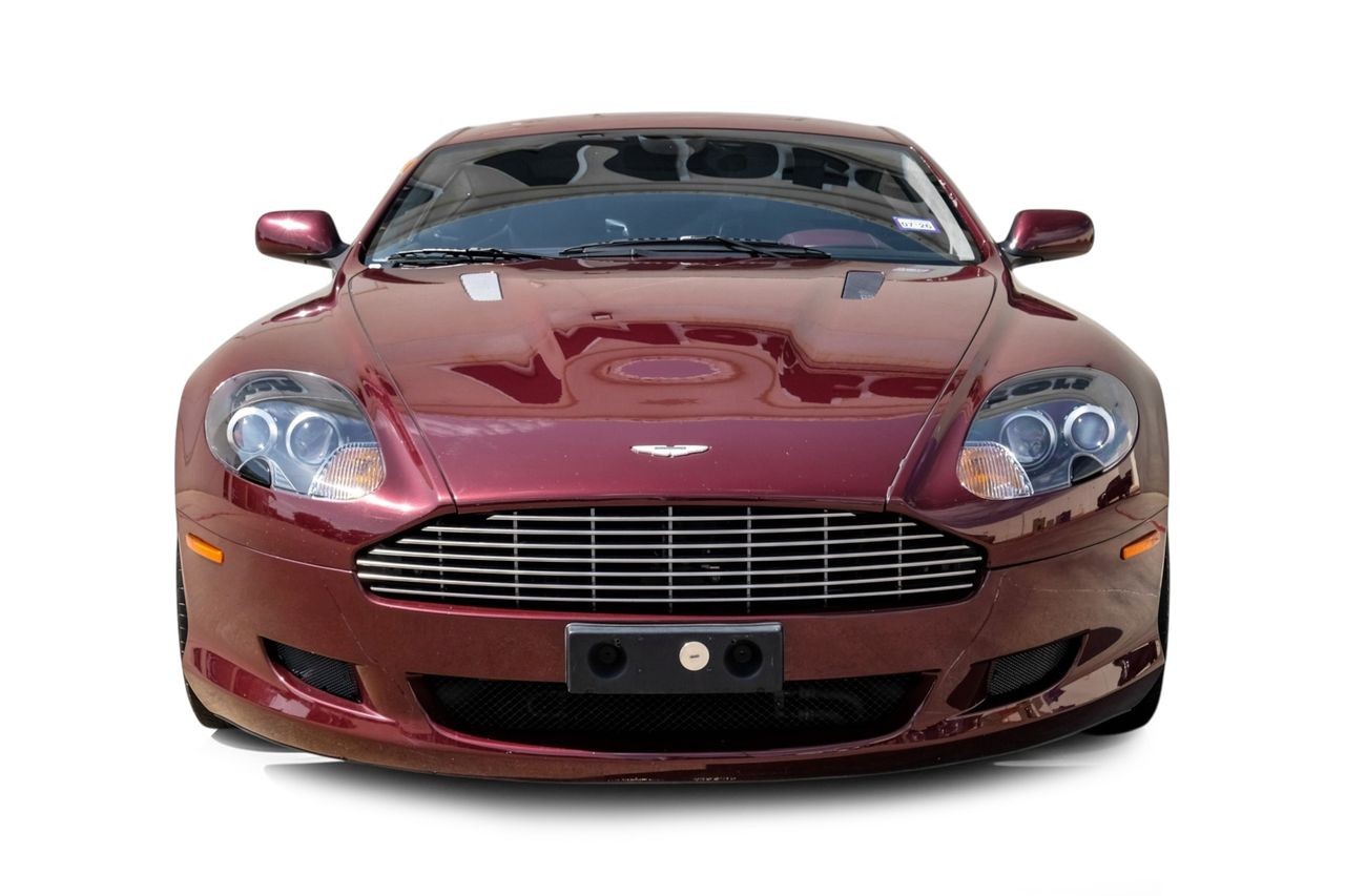 Aston Martin DB9 Vehicle Main Gallery Image 06