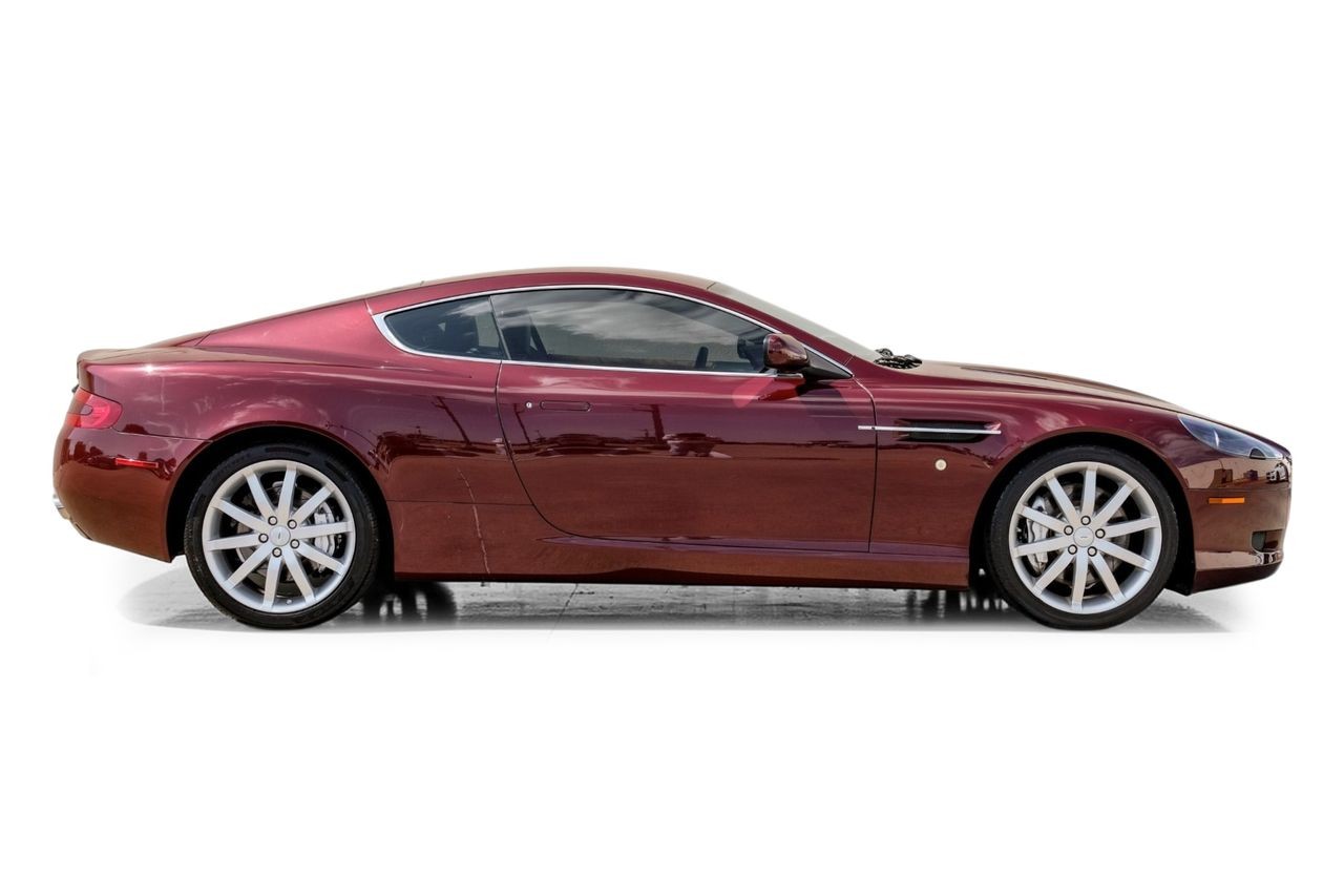 Aston Martin DB9 Vehicle Main Gallery Image 08