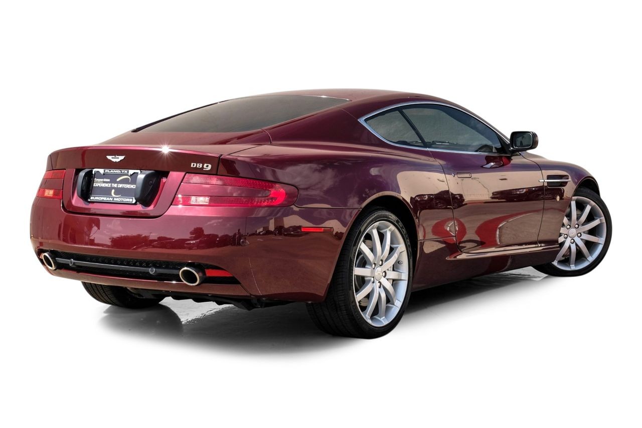 Aston Martin DB9 Vehicle Main Gallery Image 09