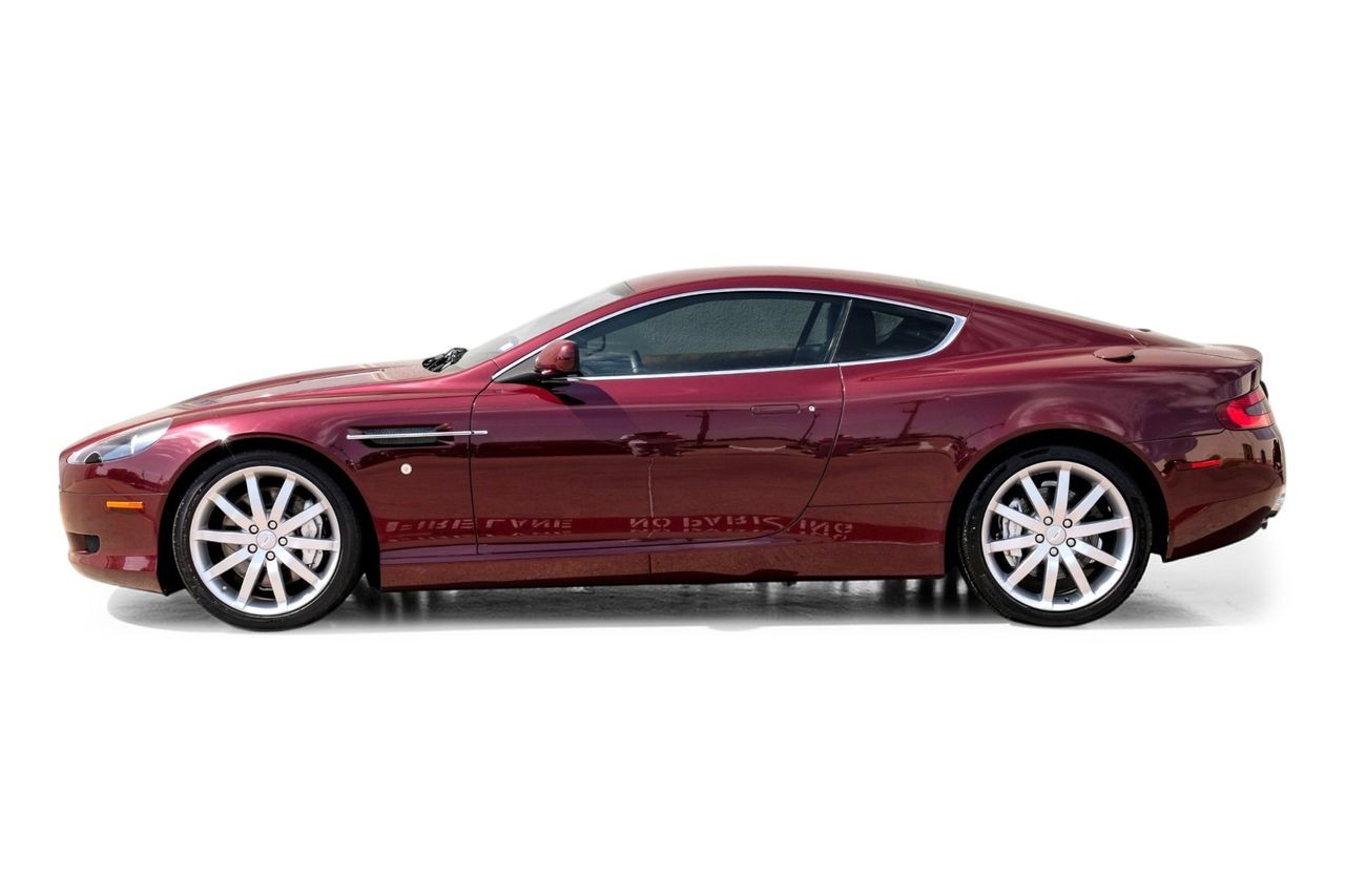 Aston Martin DB9 Vehicle Main Gallery Image 12