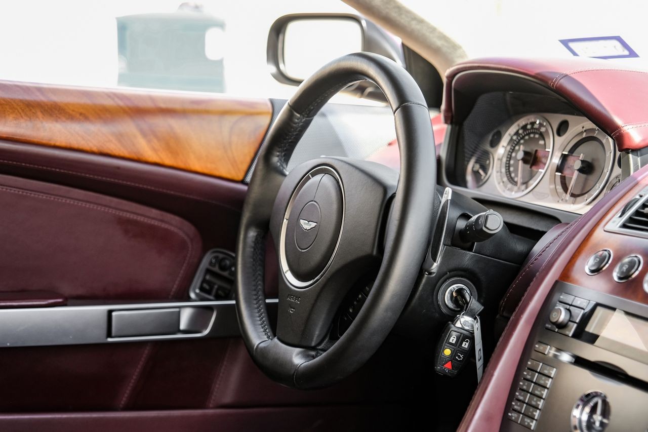 Aston Martin DB9 Vehicle Main Gallery Image 14