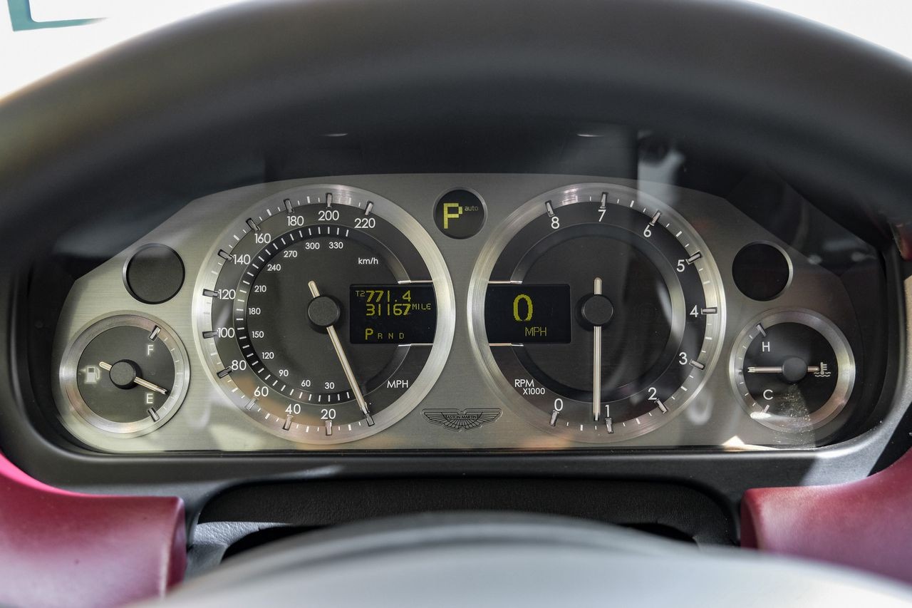 Aston Martin DB9 Vehicle Main Gallery Image 16