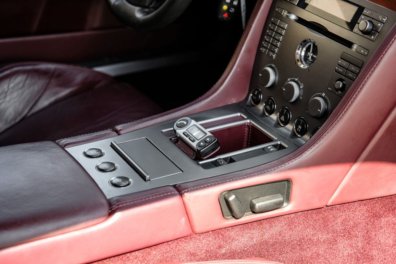 Aston Martin DB9 Vehicle Main Gallery Image 18