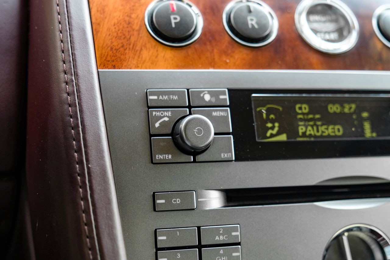 Aston Martin DB9 Vehicle Main Gallery Image 25