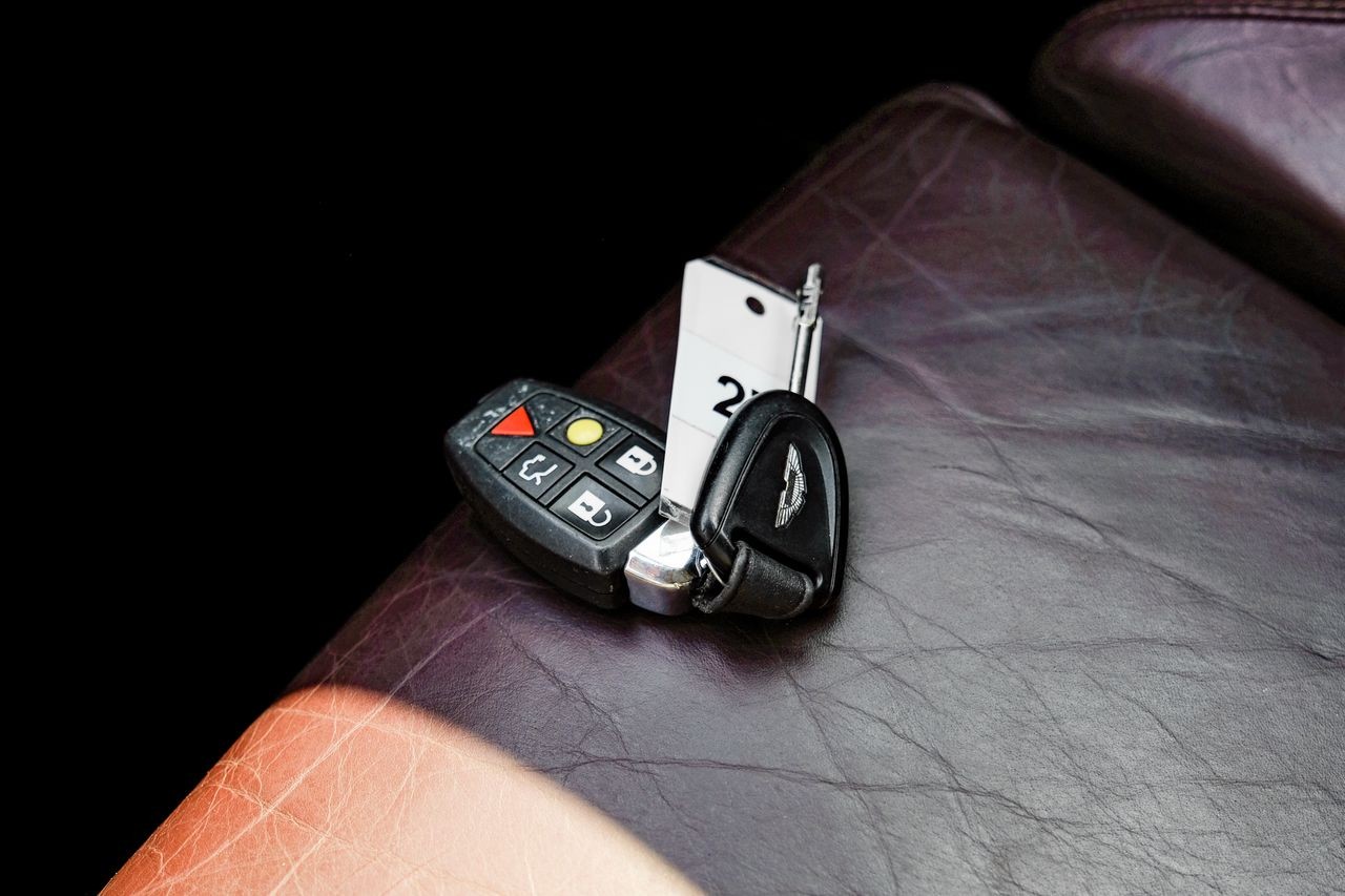 Aston Martin DB9 Vehicle Main Gallery Image 49