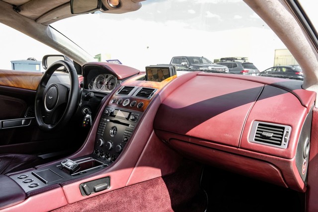 Aston Martin DB9 Vehicle Main Gallery Image 13