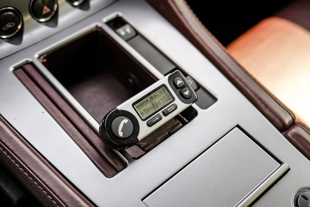 Aston Martin DB9 Vehicle Main Gallery Image 20
