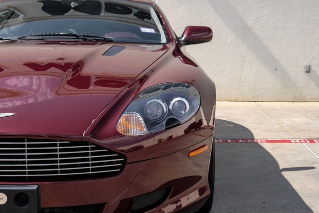 Aston Martin DB9 Vehicle Main Gallery Image 42