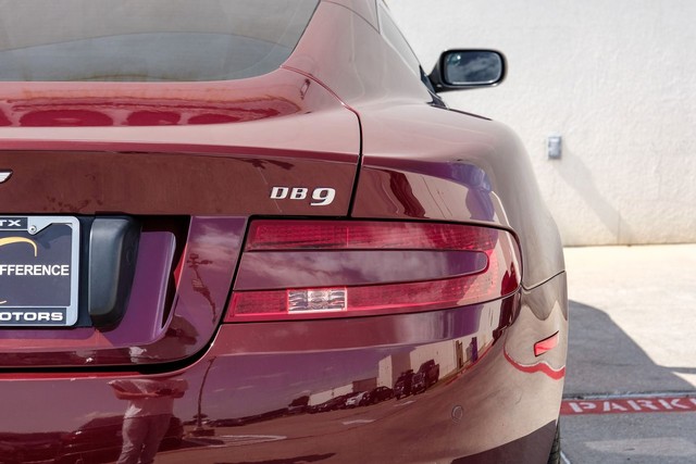 Aston Martin DB9 Vehicle Main Gallery Image 43