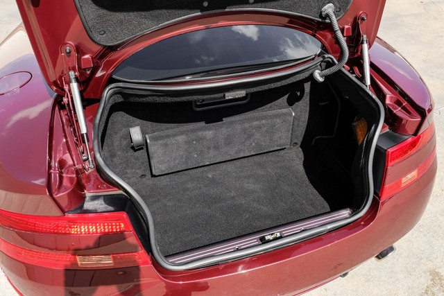 Aston Martin DB9 Vehicle Main Gallery Image 45