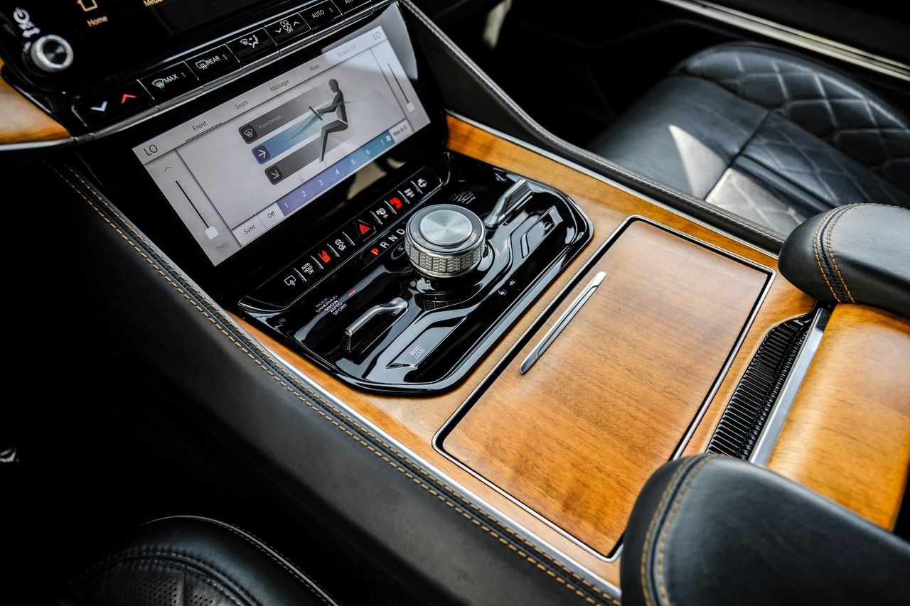 Jeep Grand Wagoneer Vehicle Main Gallery Image 26