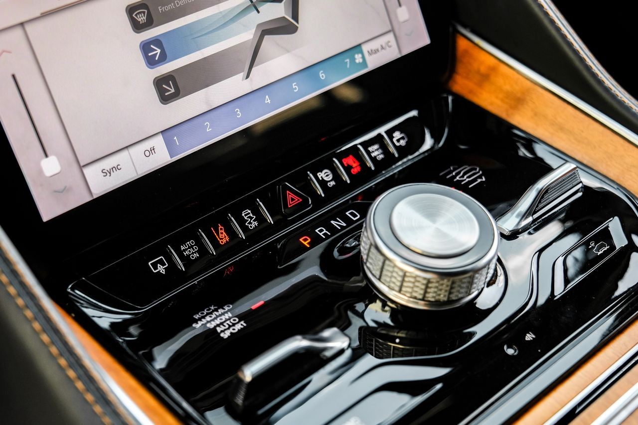 Jeep Grand Wagoneer Vehicle Main Gallery Image 27