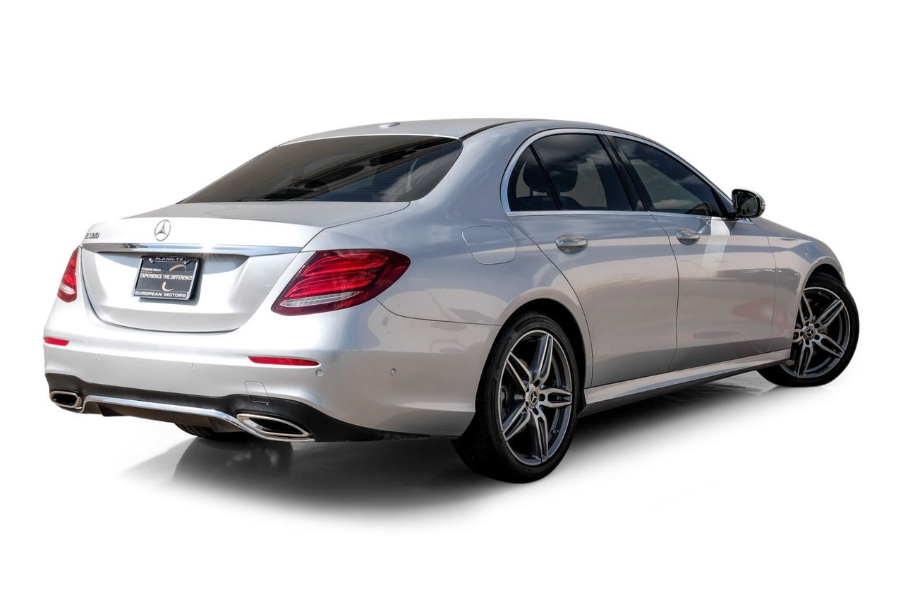 Mercedes-Benz E 300 Vehicle Main Gallery Image 09