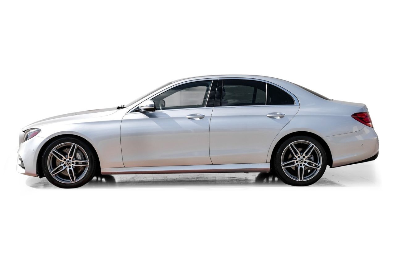 Mercedes-Benz E 300 Vehicle Main Gallery Image 12