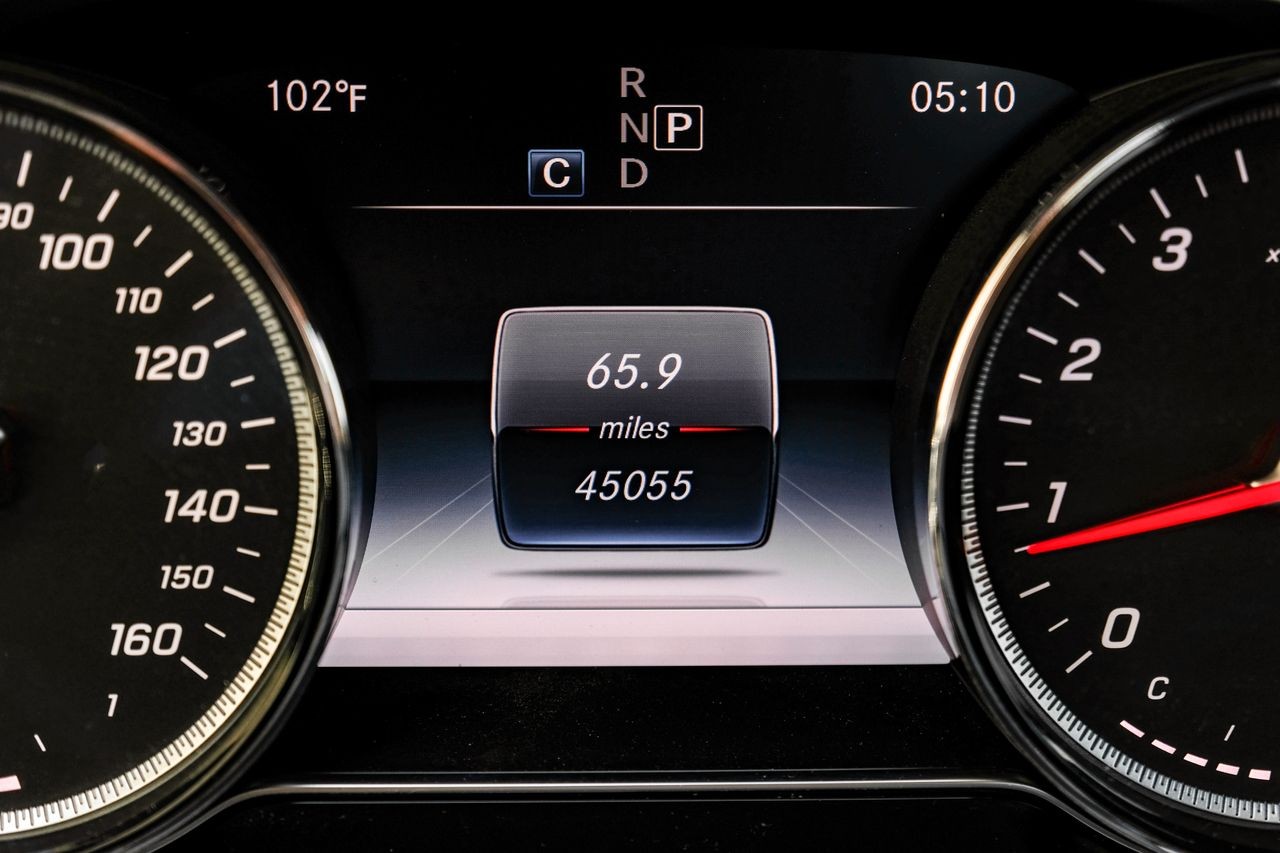 Mercedes-Benz E 300 Vehicle Main Gallery Image 20