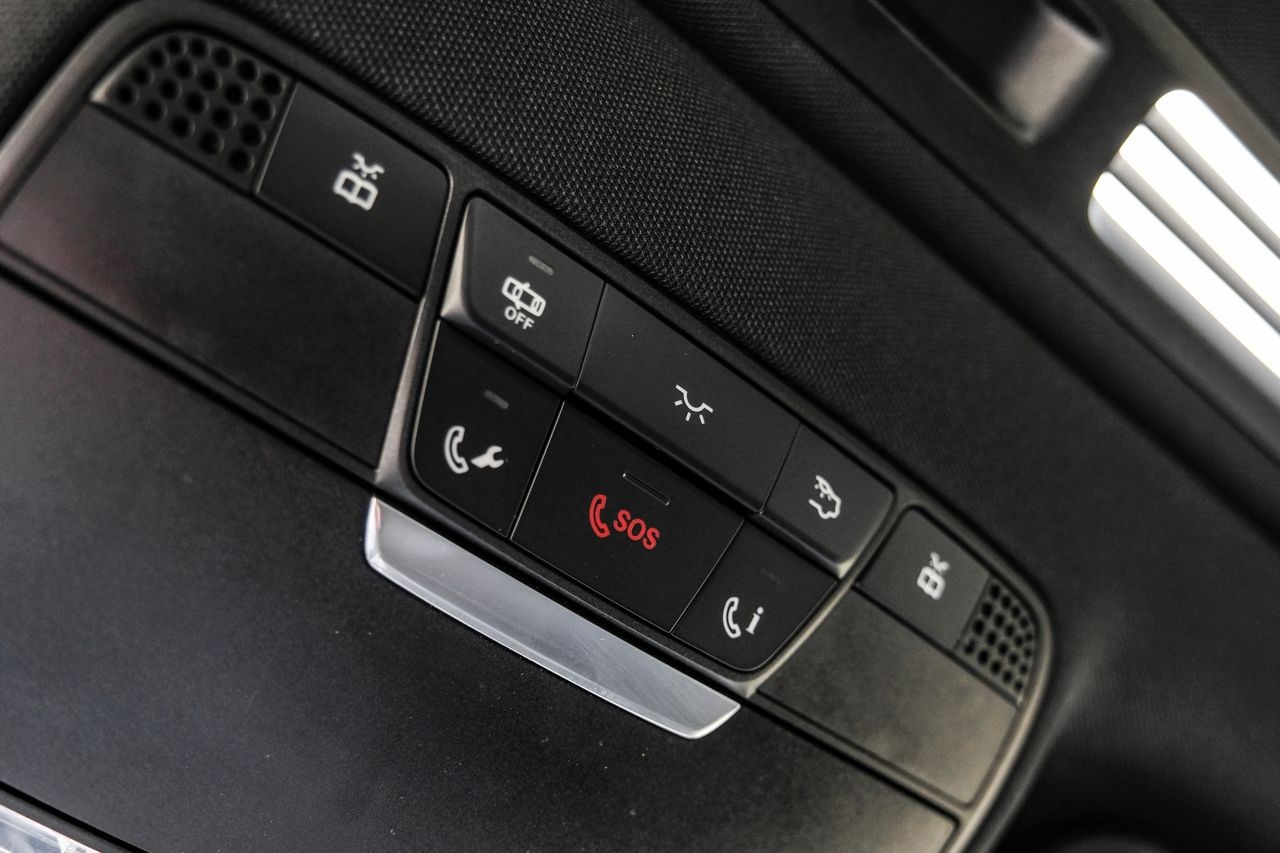Mercedes-Benz E 300 Vehicle Main Gallery Image 31