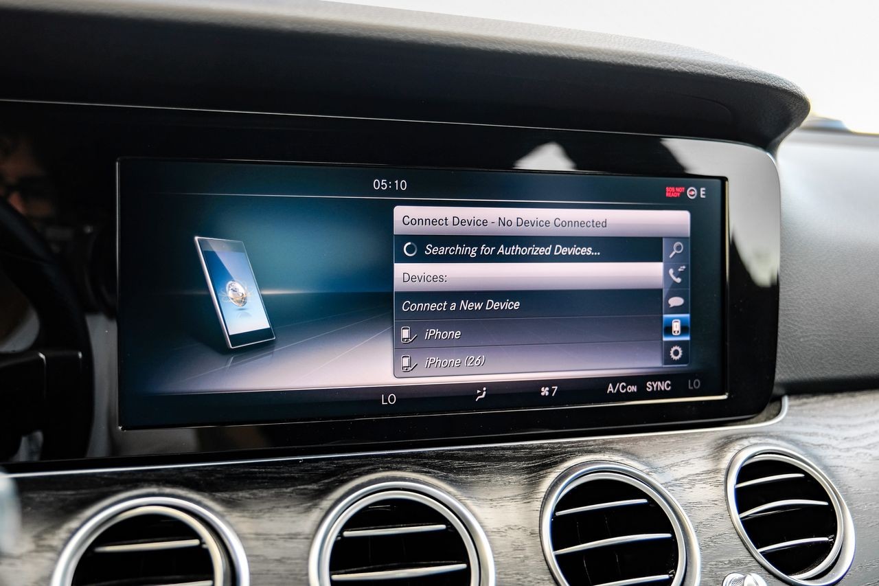 Mercedes-Benz E 300 Vehicle Main Gallery Image 34