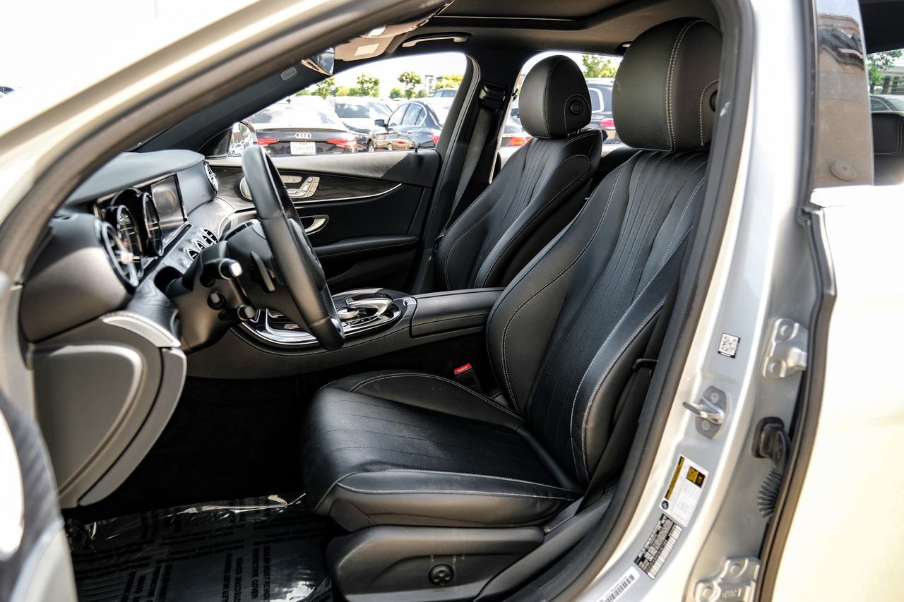 Mercedes-Benz E 300 Vehicle Main Gallery Image 36