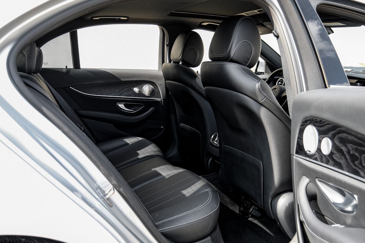 Mercedes-Benz E 300 Vehicle Main Gallery Image 39