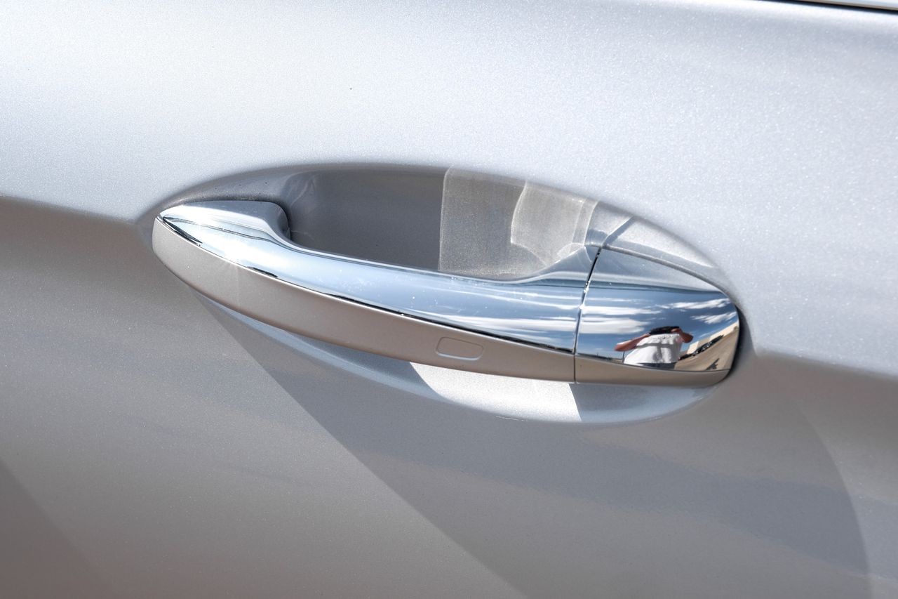 Mercedes-Benz E 300 Vehicle Main Gallery Image 43