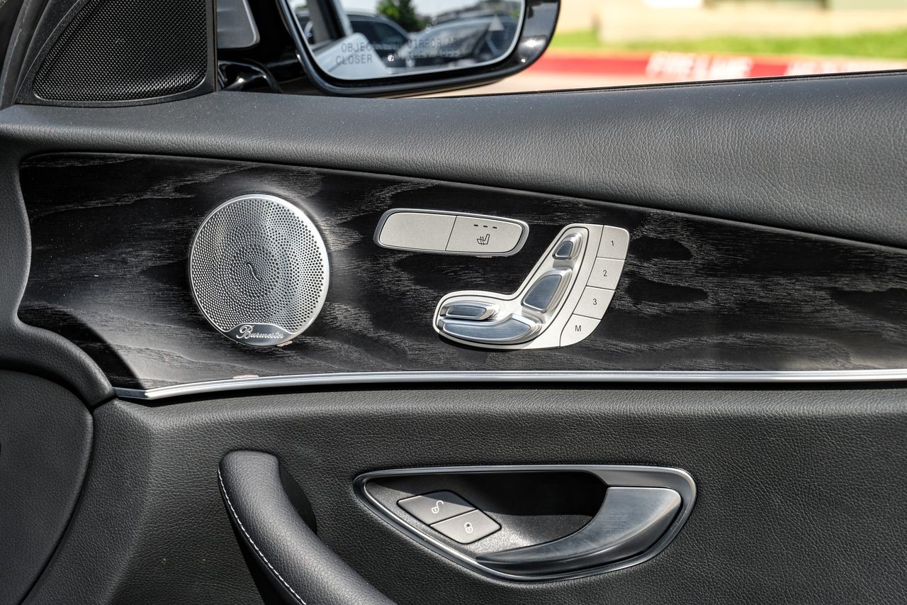 Mercedes-Benz E 300 Vehicle Main Gallery Image 48