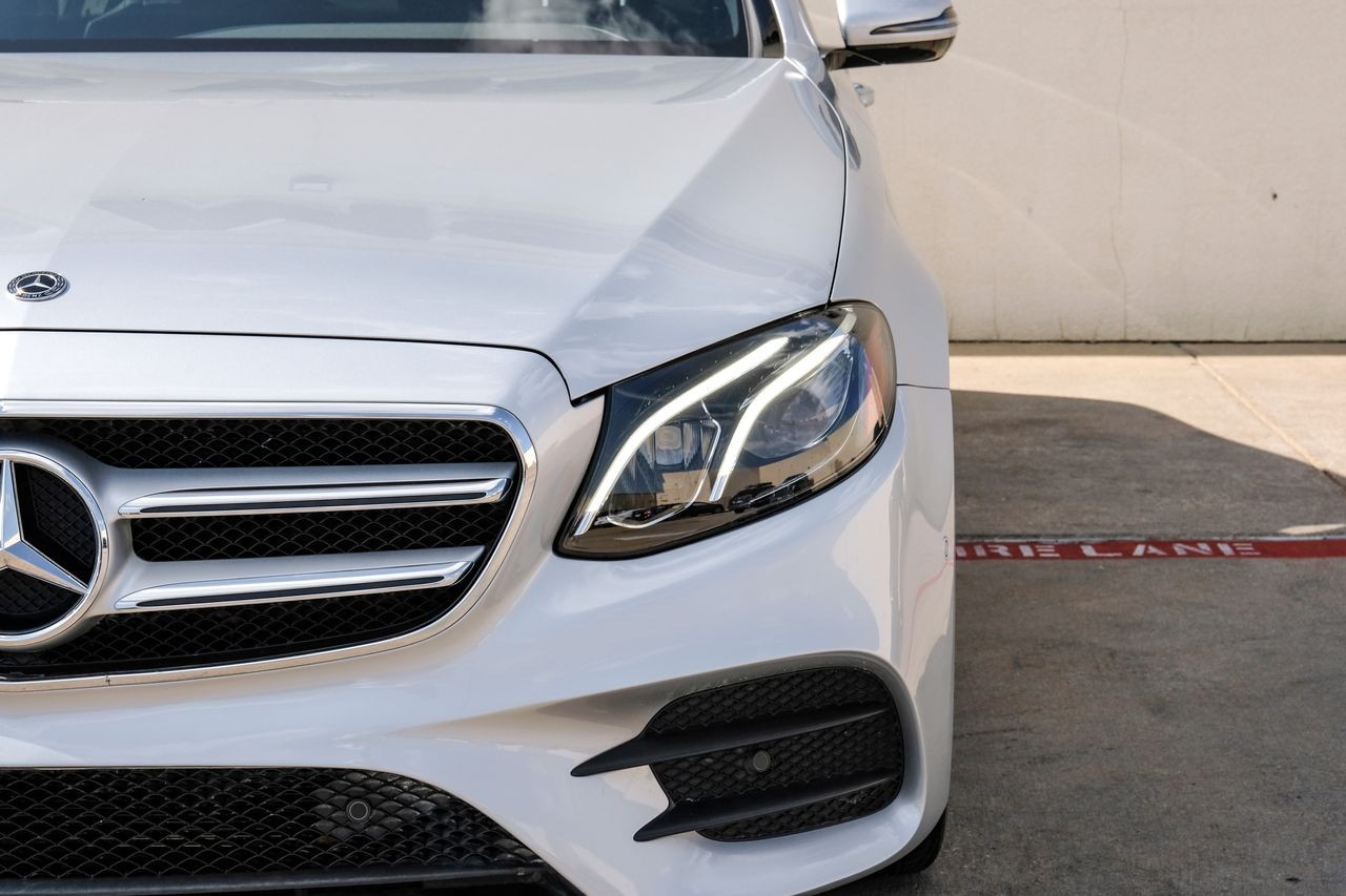 Mercedes-Benz E 300 Vehicle Main Gallery Image 52