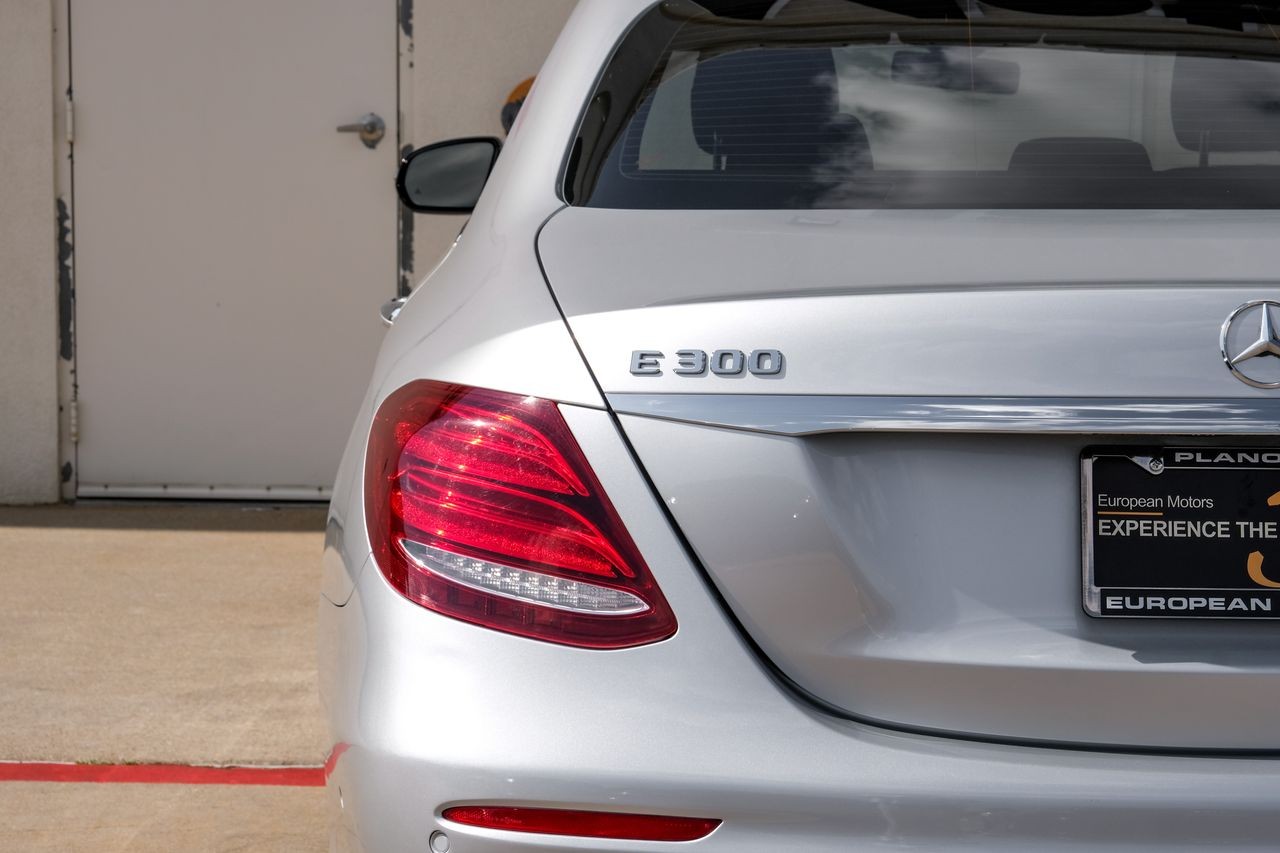 Mercedes-Benz E 300 Vehicle Main Gallery Image 53