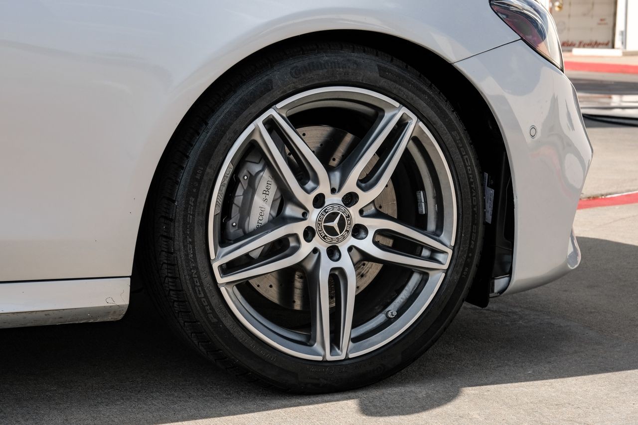 Mercedes-Benz E 300 Vehicle Main Gallery Image 58