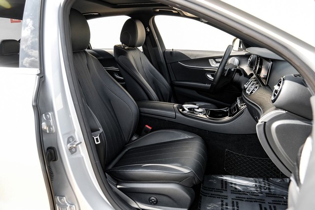 Mercedes-Benz E 300 Vehicle Main Gallery Image 37