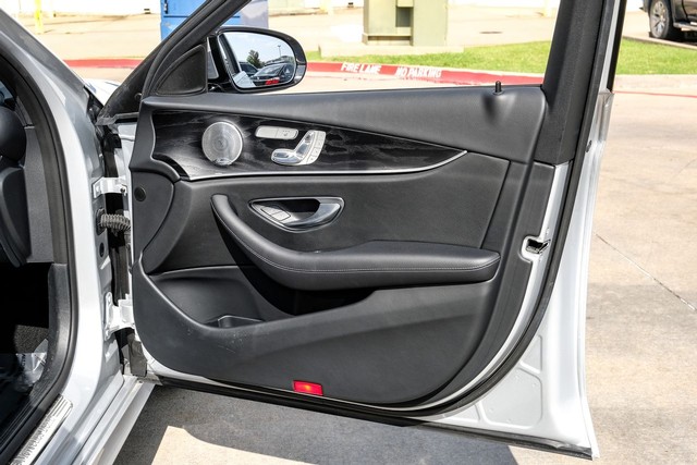 Mercedes-Benz E 300 Vehicle Main Gallery Image 49