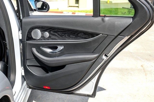 Mercedes-Benz E 300 Vehicle Main Gallery Image 51