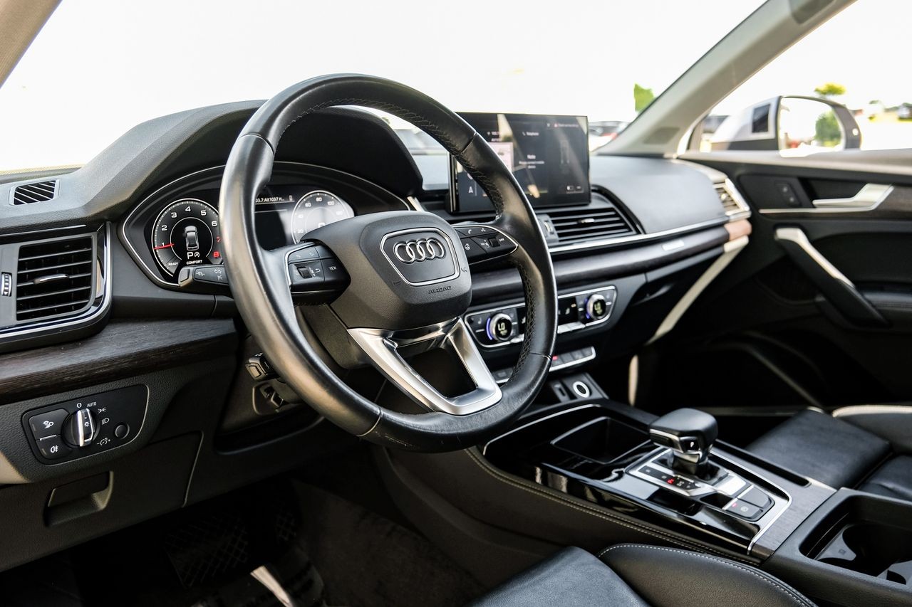 Audi Q5 Vehicle Main Gallery Image 03