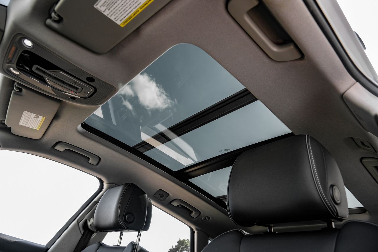 Audi Q5 Vehicle Main Gallery Image 05