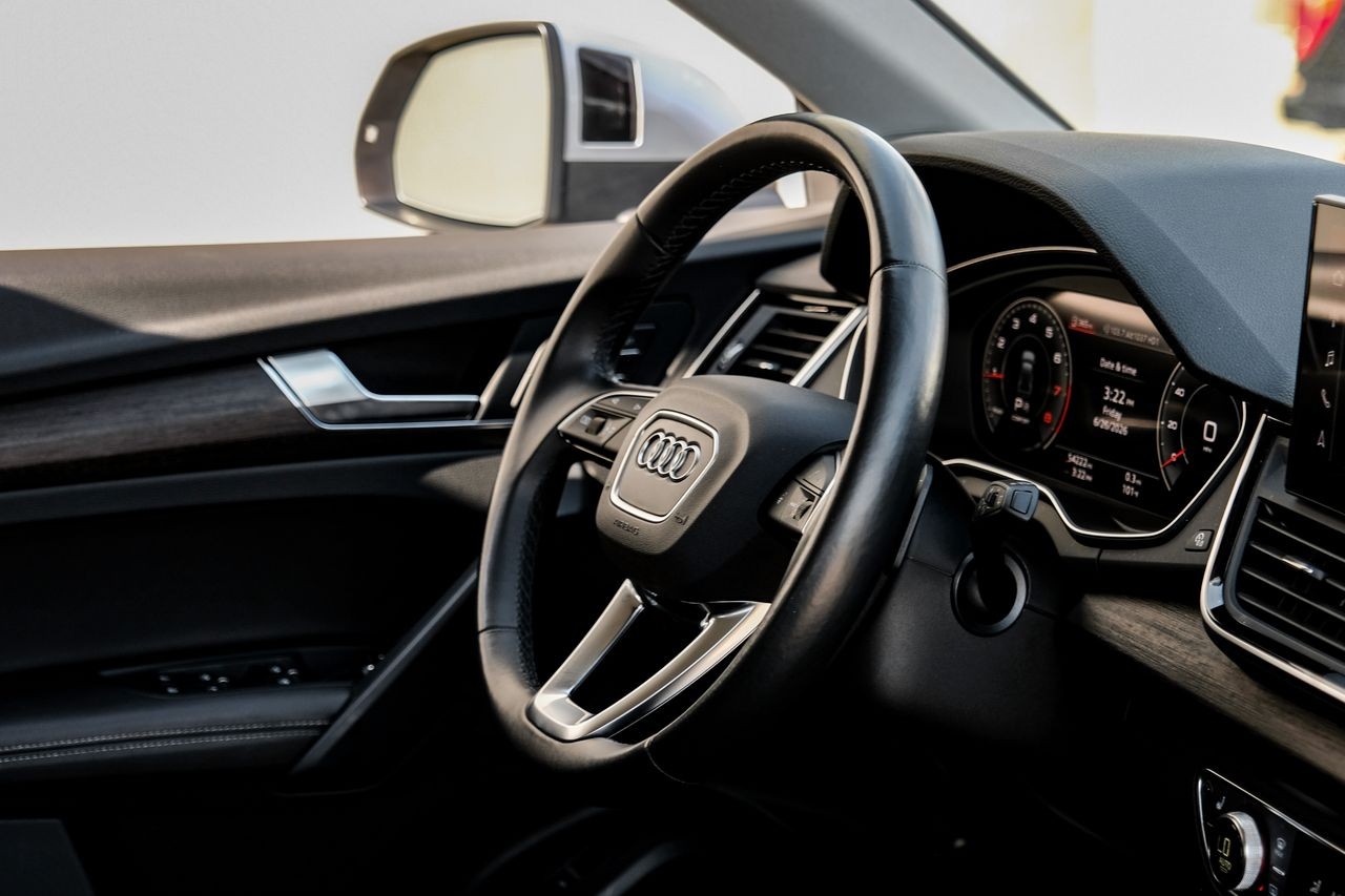 Audi Q5 Vehicle Main Gallery Image 14