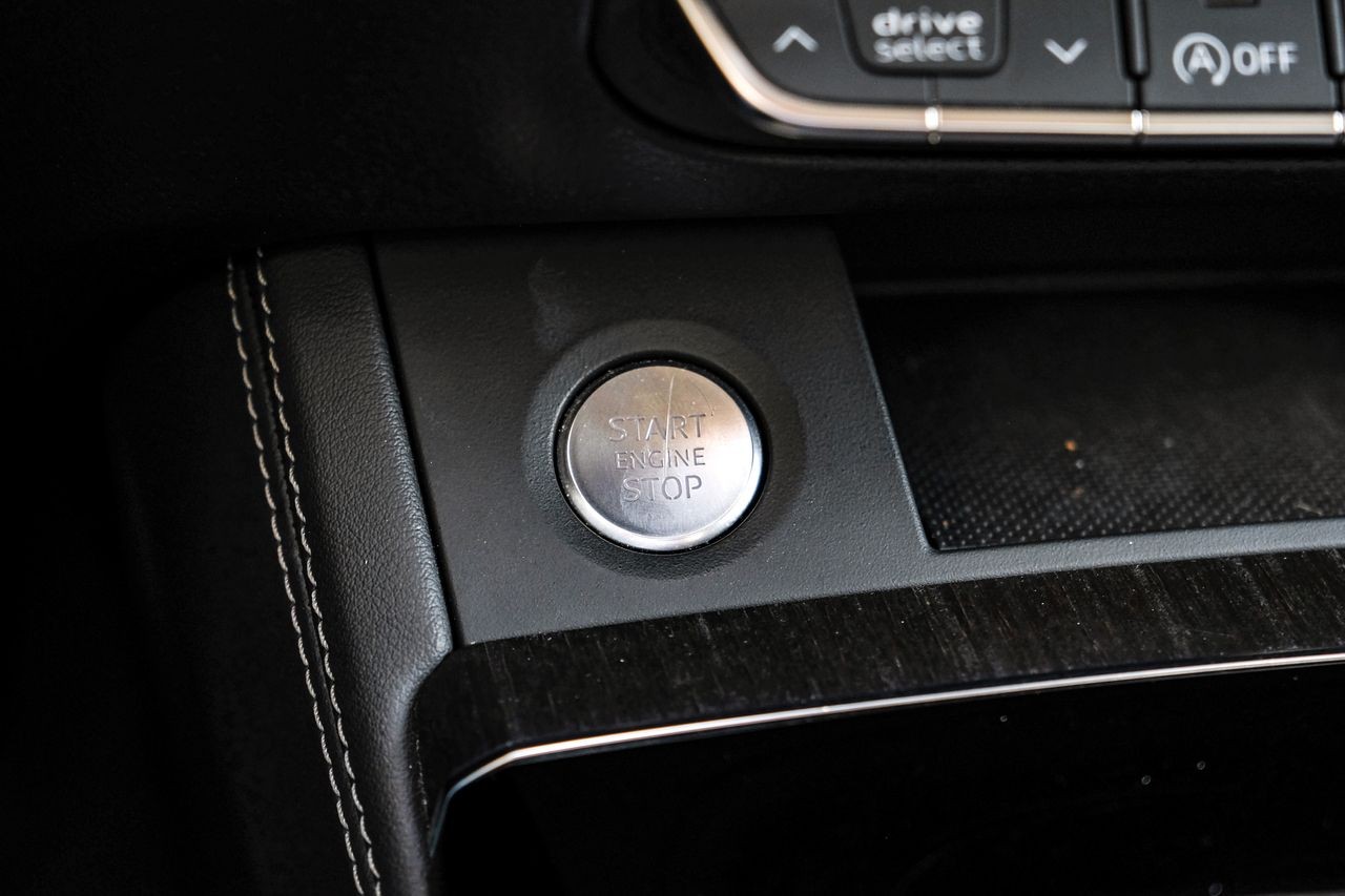 Audi Q5 Vehicle Main Gallery Image 22