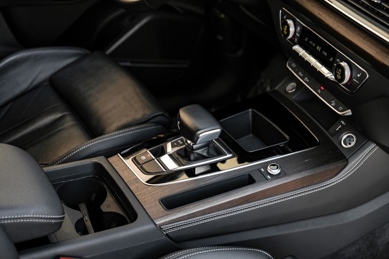 Audi Q5 Vehicle Main Gallery Image 25