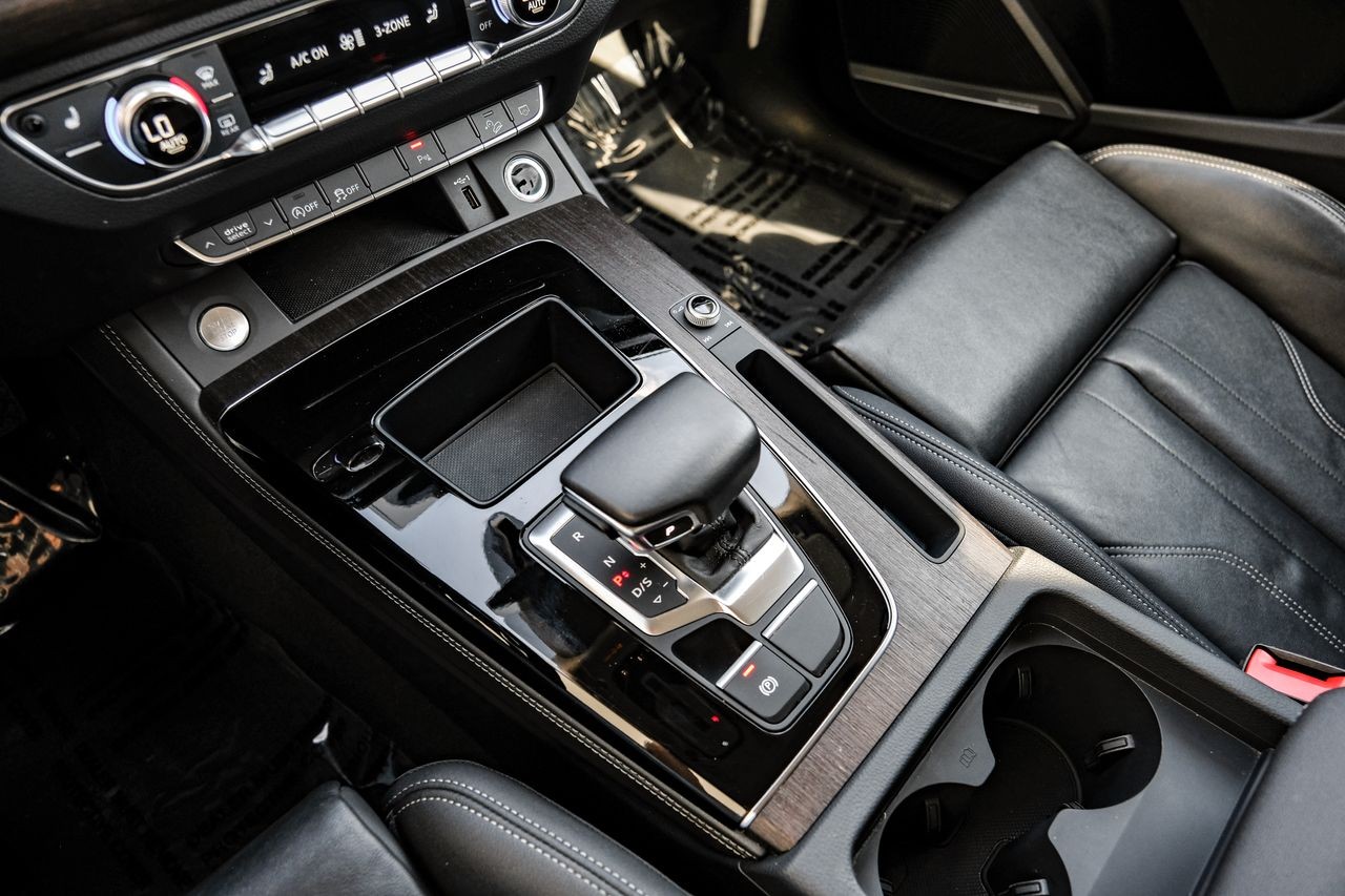 Audi Q5 Vehicle Main Gallery Image 26