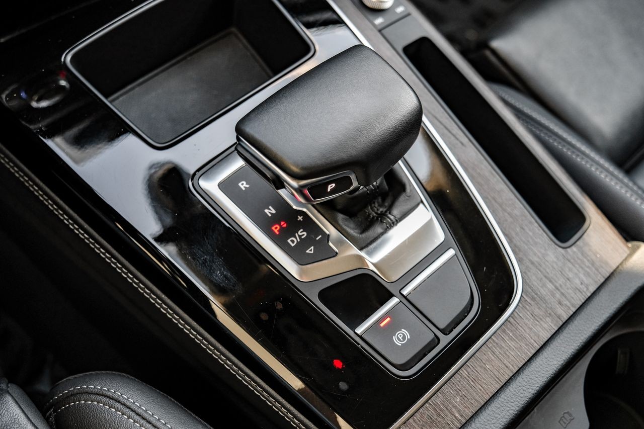 Audi Q5 Vehicle Main Gallery Image 27