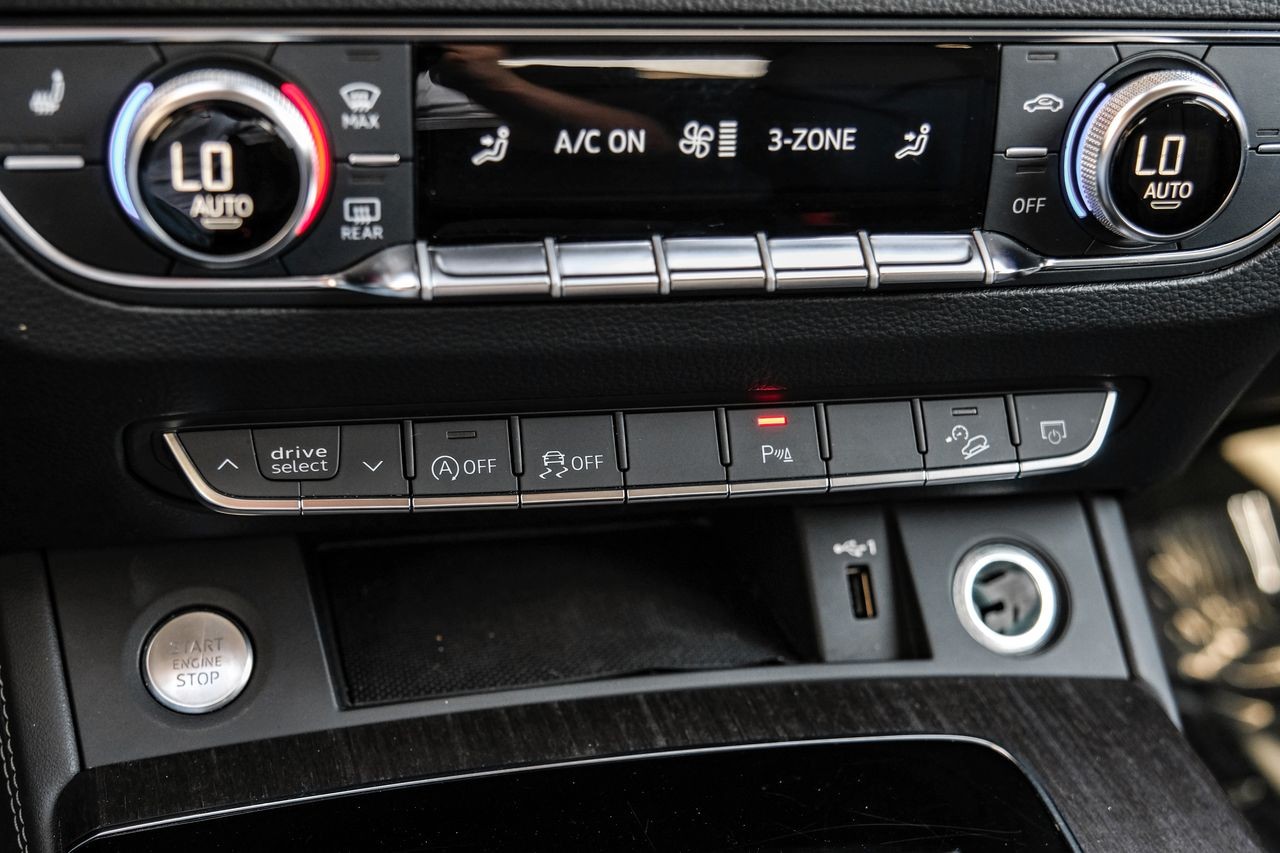 Audi Q5 Vehicle Main Gallery Image 30