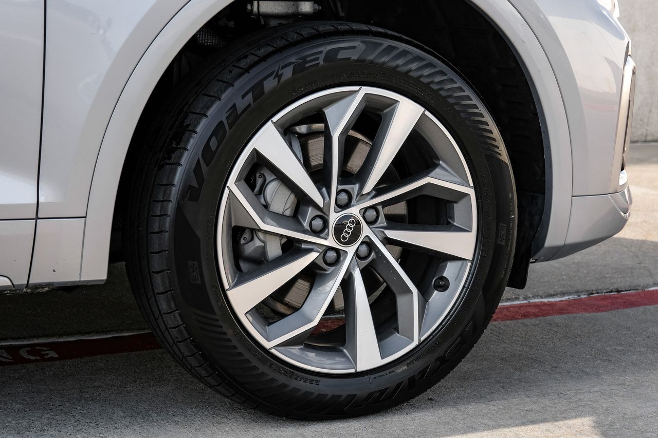 Audi Q5 Vehicle Main Gallery Image 64